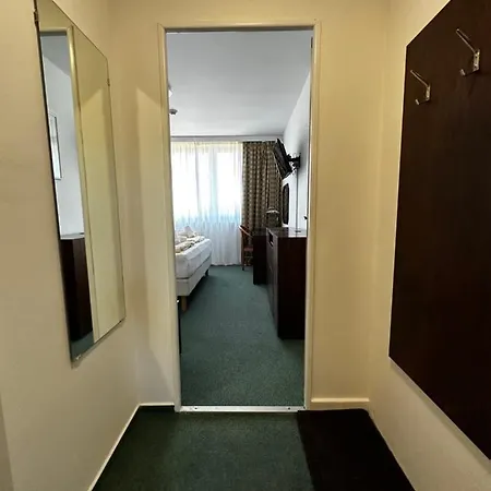 Hotel Horsky Jelenovska S Bazenem V Cene