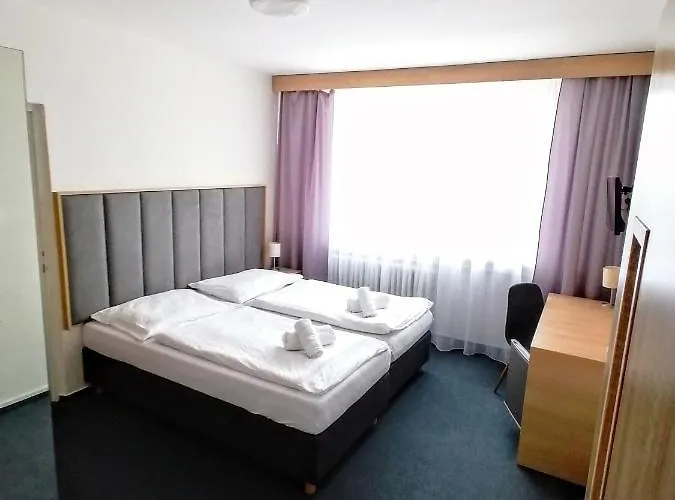 Horsky Jelenovska S Bazenem V Cene 3*