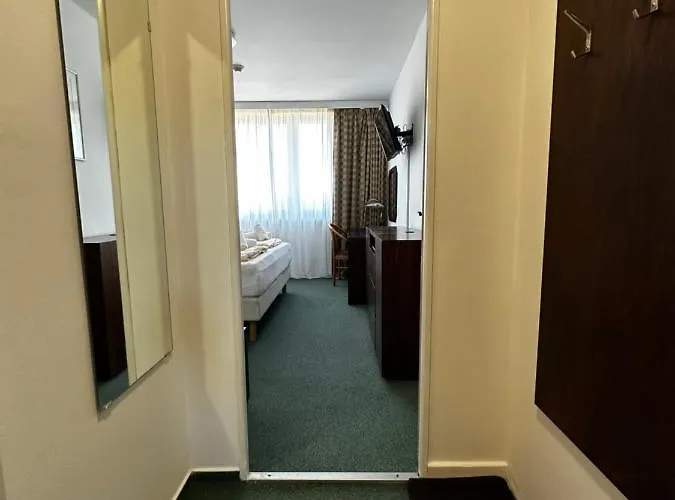Hotel Horsky Jelenovska S Bazenem V Cene