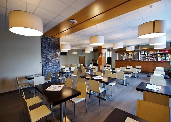 Horsky Jelenovska S Bazenem V Cene Hotel
